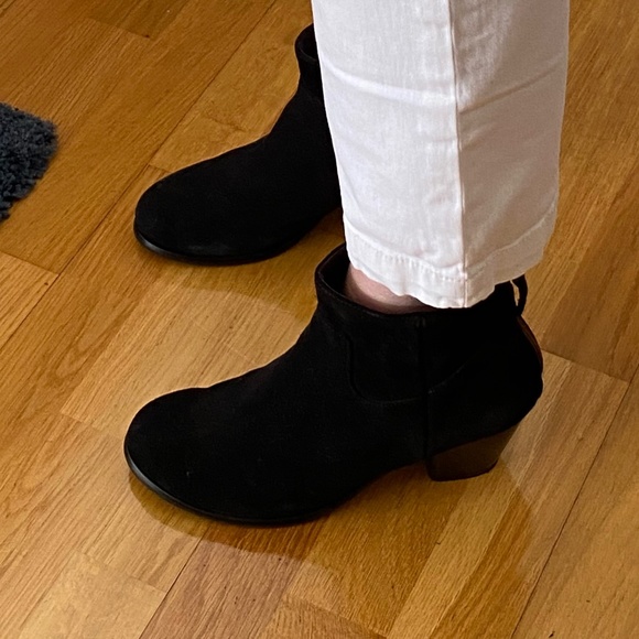 Garnet Hill Bootie, 8.5, Black suede - Picture 2 of 8